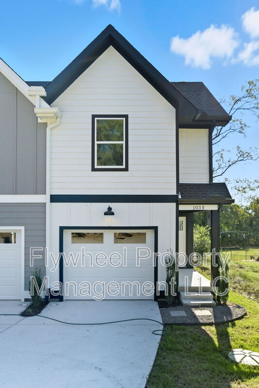 Old Hickory House: 103 Rayon Dr