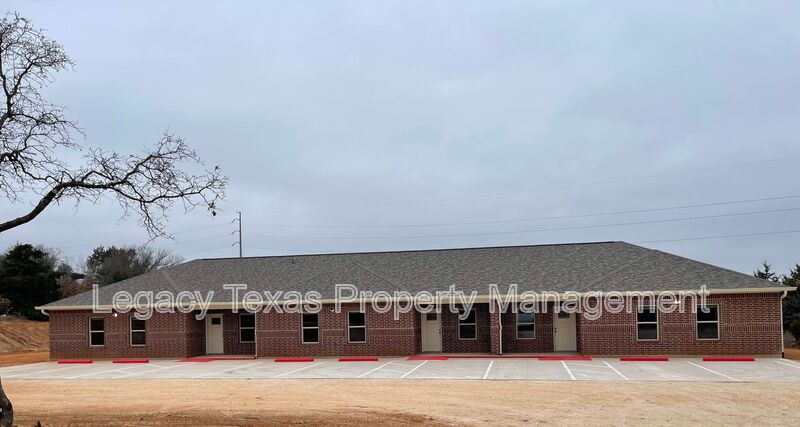 Cleburne House: 2319 CR 704 B