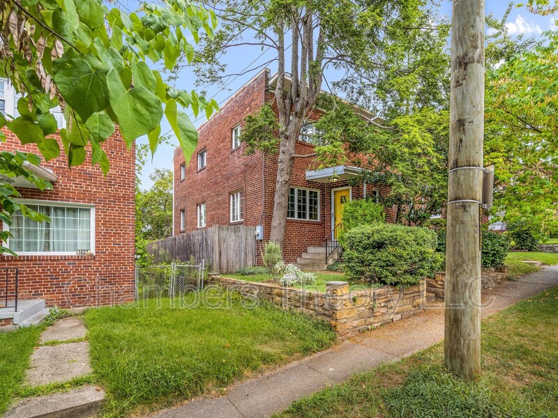 Washington House: 1419 Rittenhouse St NW