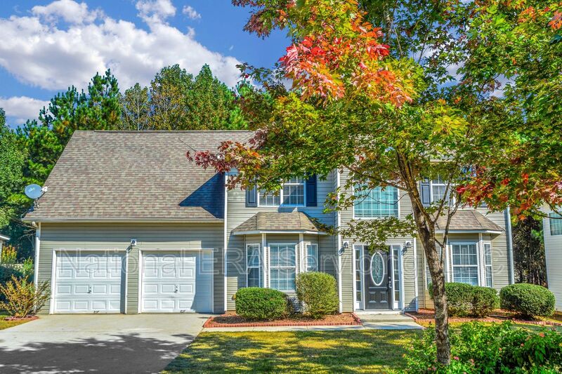 Stockbridge House: 420 Harvick Cir