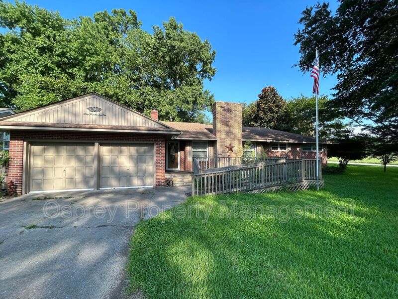 Spacious Brick Ranch Single Family Home!  - Photo 1