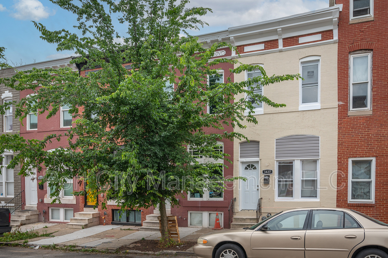 Baltimore Townhome: 1433 E Federal Street