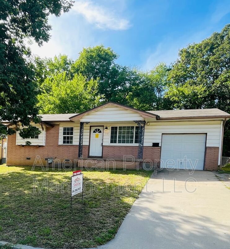 Sand Springs House: 1110 N Hickory Ave