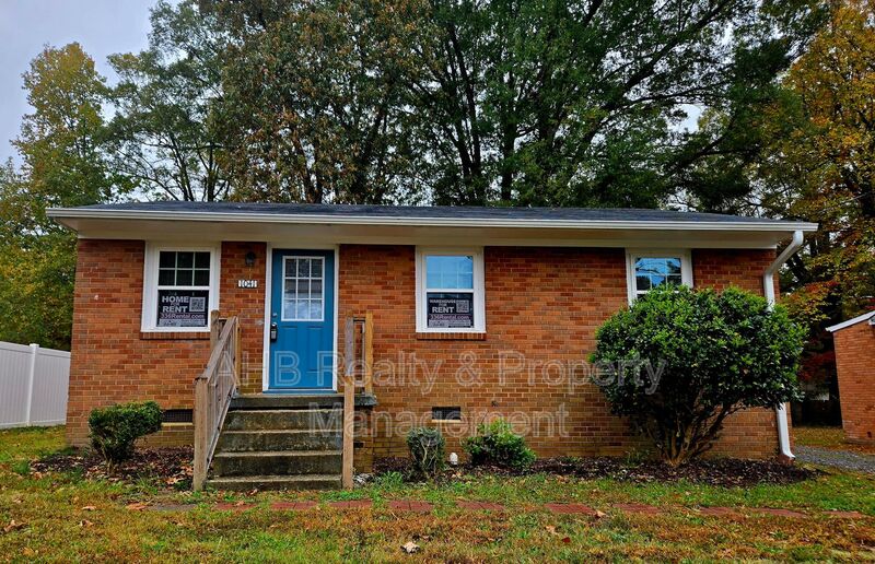 Burlington House: 1041 Elwood St