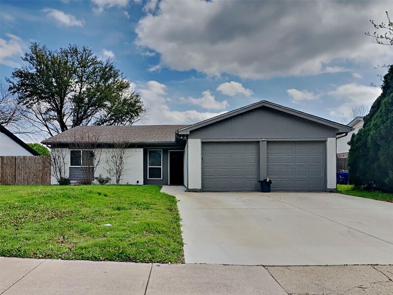 Saginaw House: 549 Park Center Blvd
