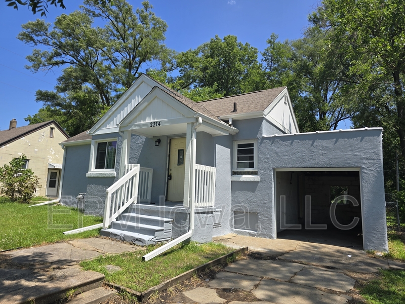 Waterloo House: 2214 Idaho Street