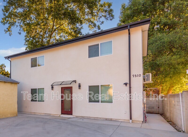 Reseda House: 7510 Etiwanda Avenue