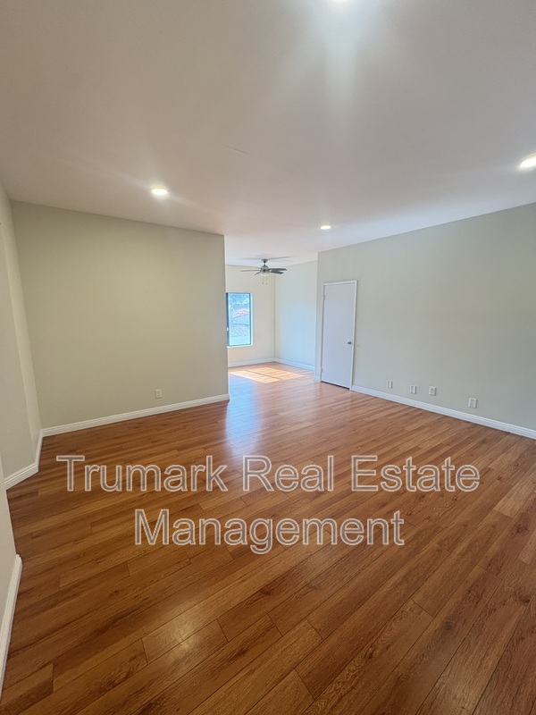 Burbank Condo: 701 N Hollywood Way