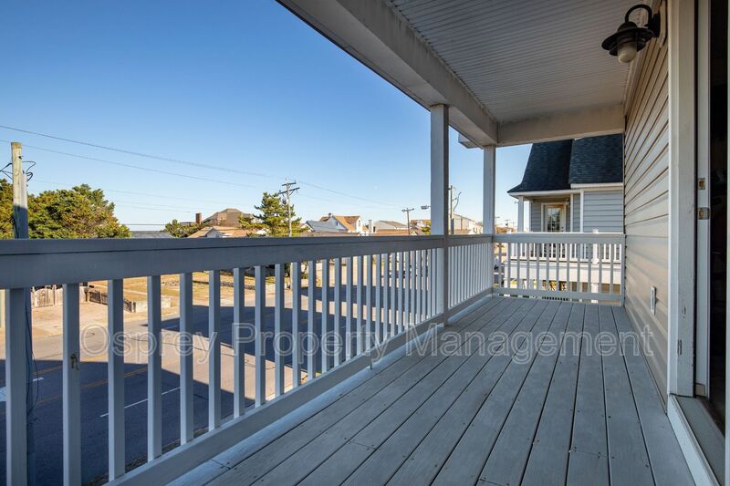 Stunning home across from the bay!!! - Photo 9