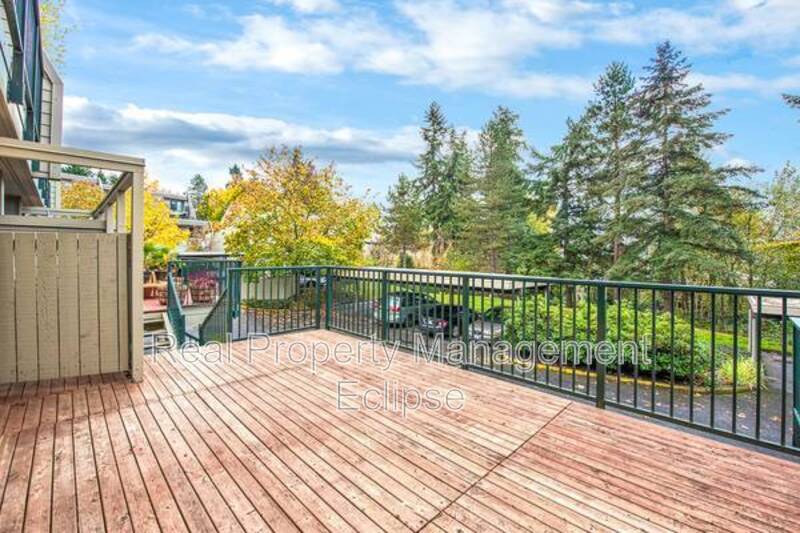 Redmond Condo: 8845 166th Ave NE
