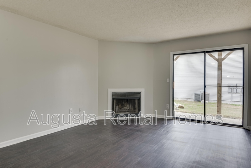 Augusta Condo: 2814B Thomas Lane