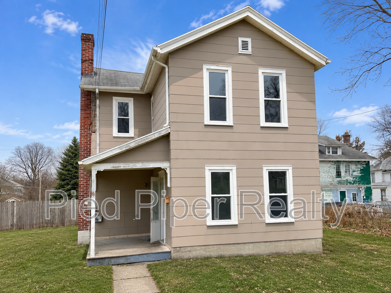 Freeport House: 401 E Wyandotte St