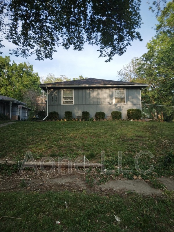 Topeka Condo: 2618 SW Clay Street