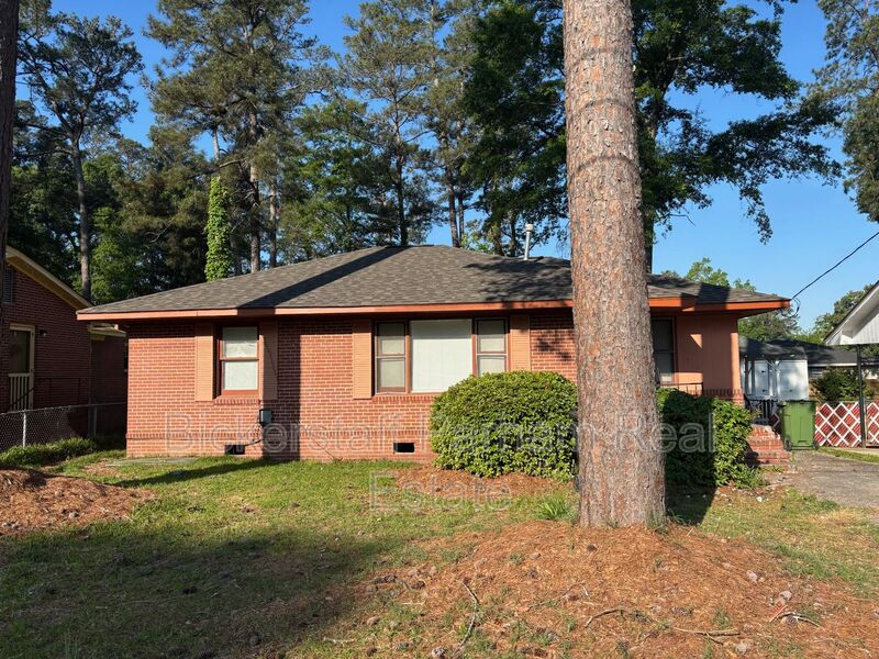 Columbus House: 1459 Ivan Avenue