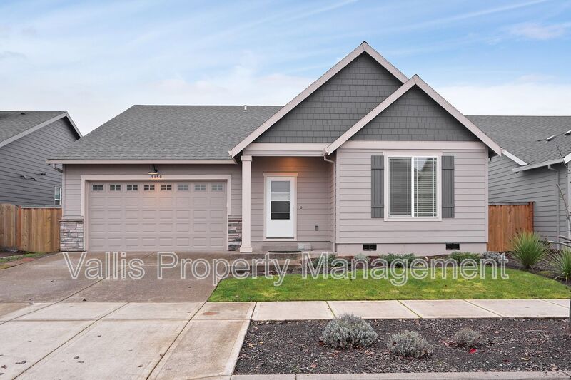 Salem House: 5150 Constellation Avenue Northeast