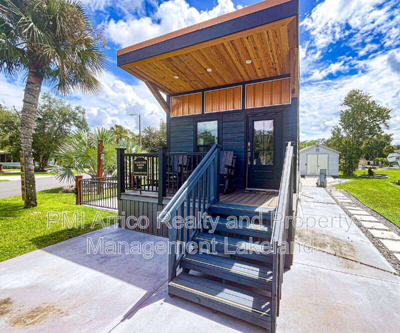 River Ranch House: 107 Long Hammock Drive