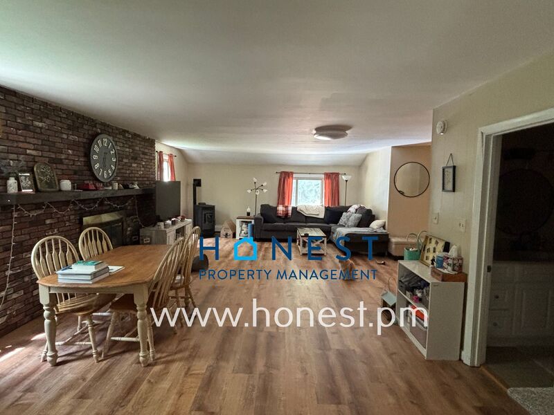 Auburn Condo: 206 Derosay Avenue