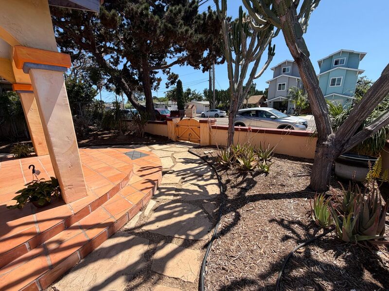 Carlsbad House: 3446 Madison St