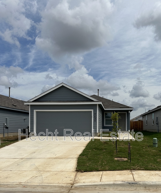 New Braunfels House: 2437 Broken Arrow