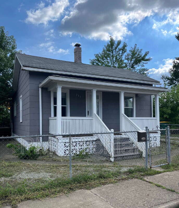 Mishawaka House: 711 West 5th Street