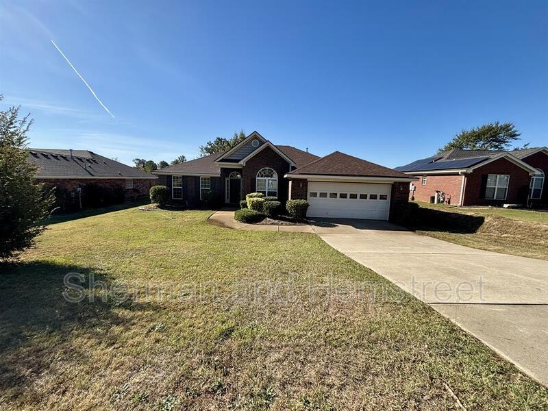 Grovetown House: 4477 Country Glen Circle