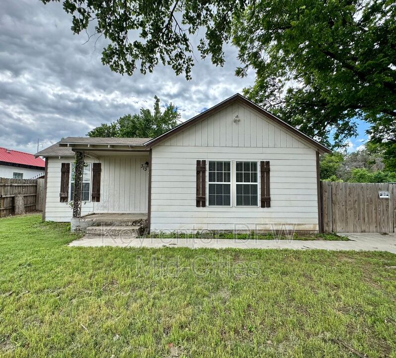 River Oaks House: 313 Worthview Drive