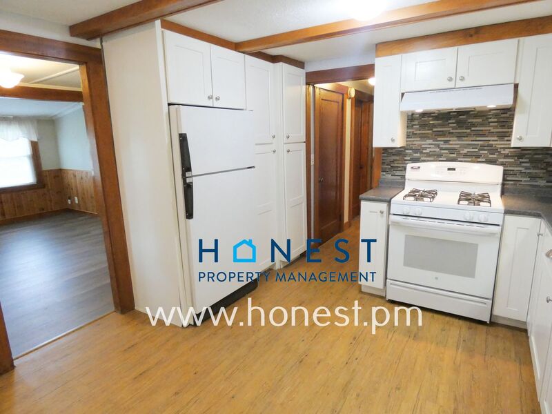 Winthrop House: 523 Memorial Drive