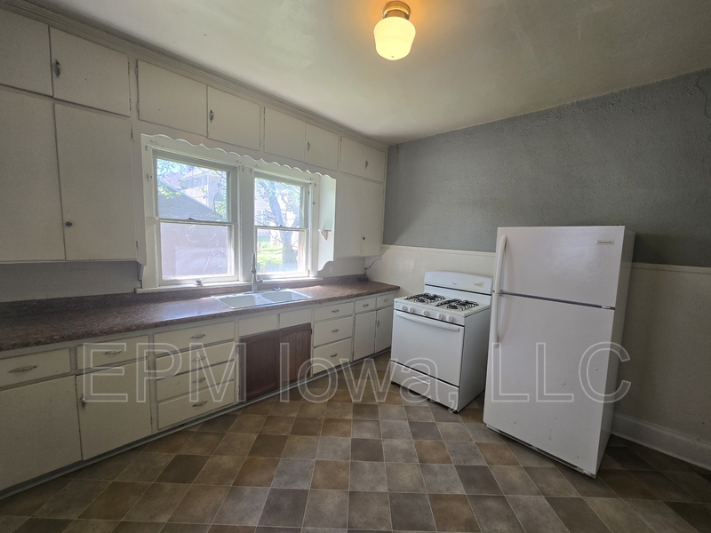 Waterloo House: 408 Locust St