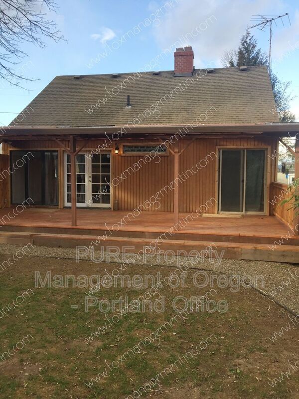 Portland House: 6320 NE Simpson St