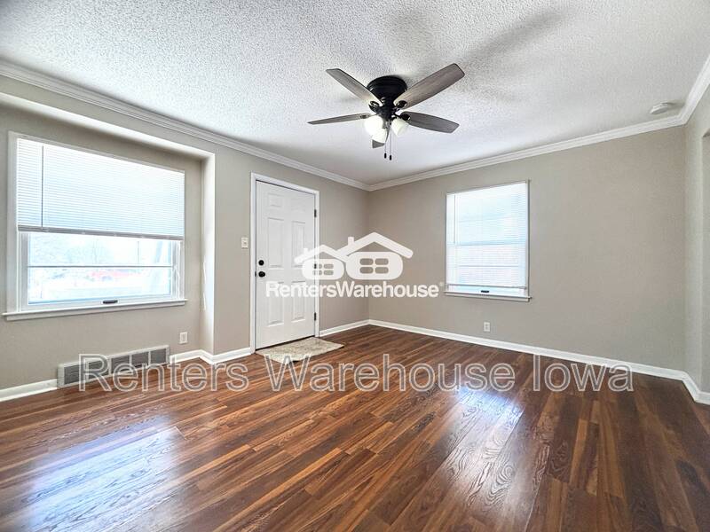 Windsor Heights Condo: 1145 65th St