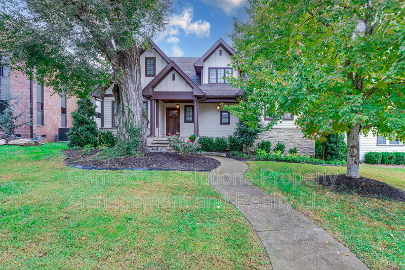 Nashville House: 210 38th Avenue North