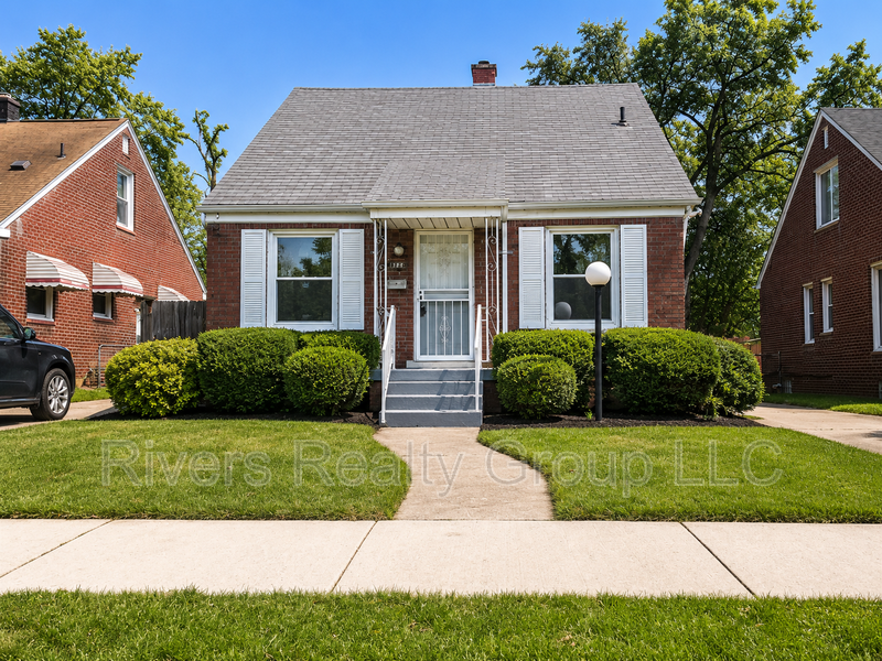 Detroit House: 8418 Grandville Avenue