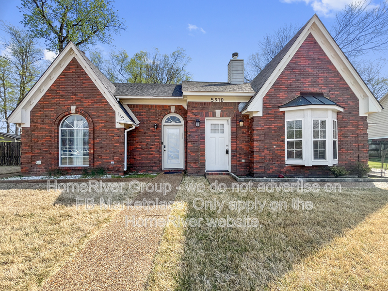 Southaven House: 5910 Garden Walk E