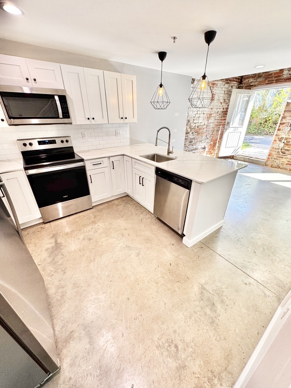 Richmond Condo: 2712 E Leigh st