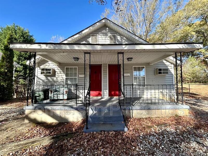 Mooresville House: 532 East Iredell Avenue