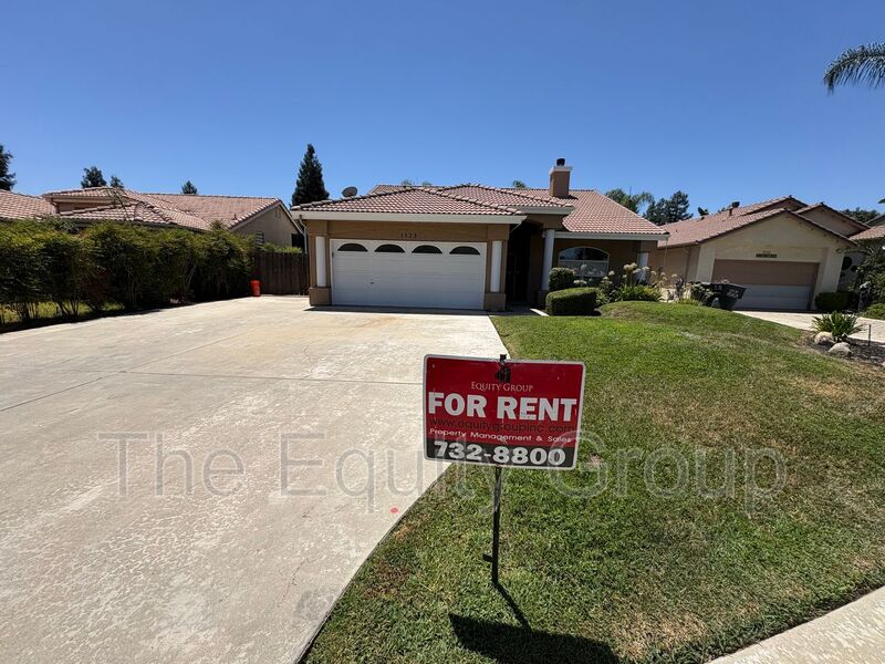 Visalia House: 1523 East Monte Vista Ct