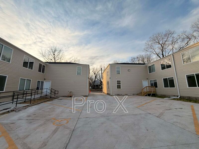 Joplin Condo: 117-121 S Byers Apartments