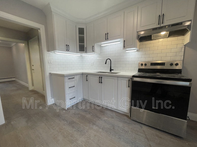 Kitchener Condo: 1148 Queens Boulevard