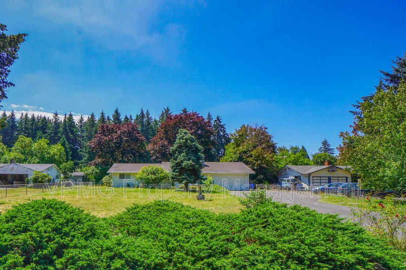 Camas House: 19419 NE 11th St
