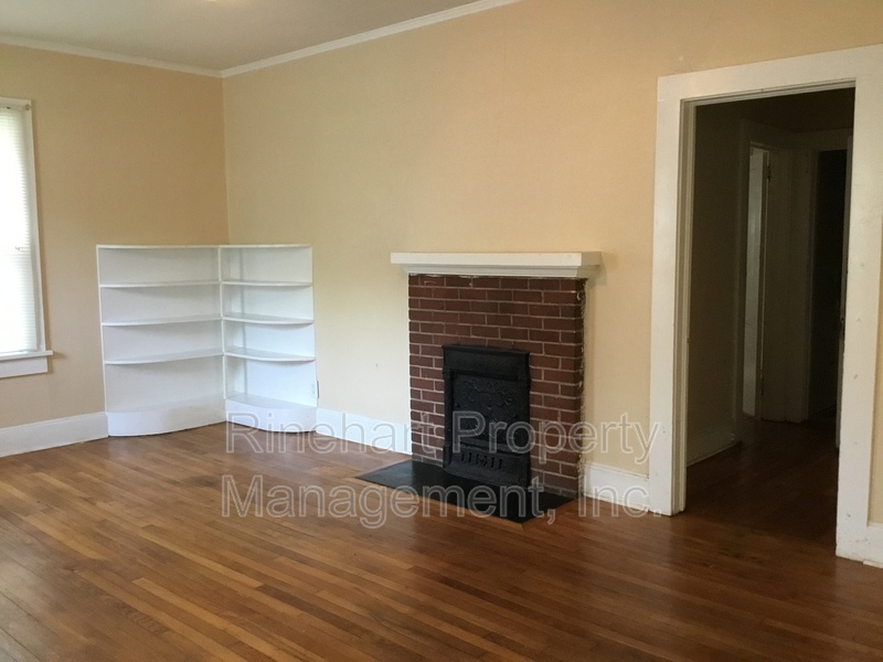 Rock Hill House: 448 Willowbrook Avenue
