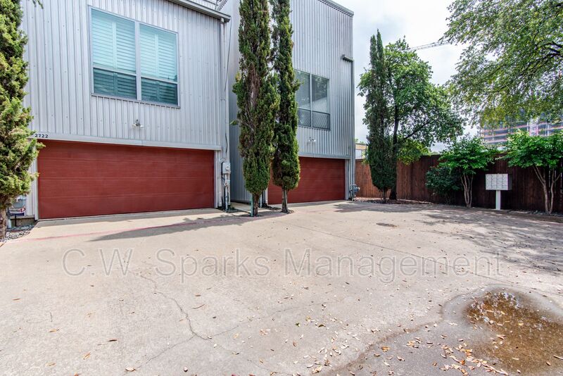 Dallas House: 2724 Shelby Ave.