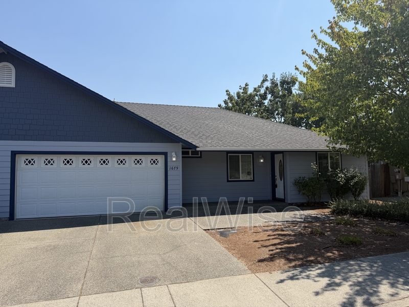 Grants Pass Condo: 1679 George Tweed Blvd