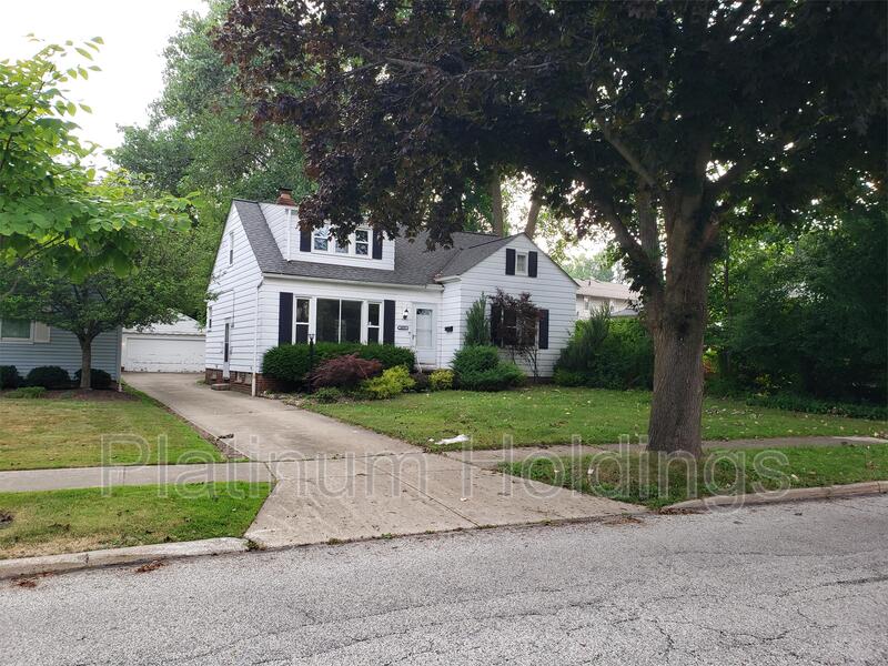 Beachwood House: 24107 E Baintree Rd