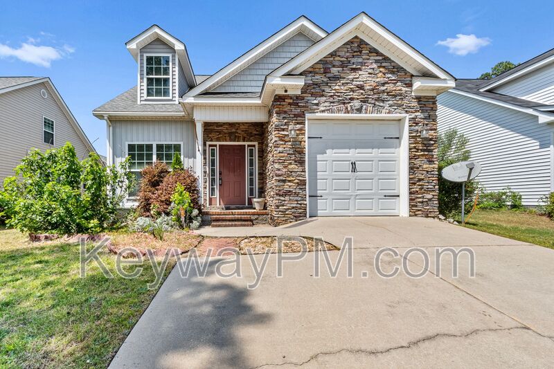 Martinez House: 1447 Collins Drive
