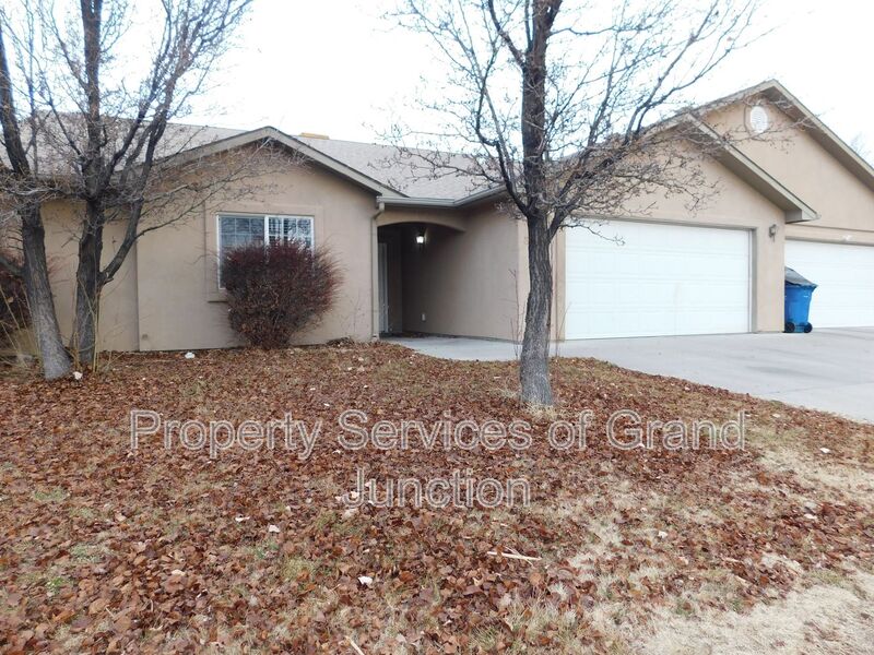 Grand Junction House: 3016 Oakwood Drive