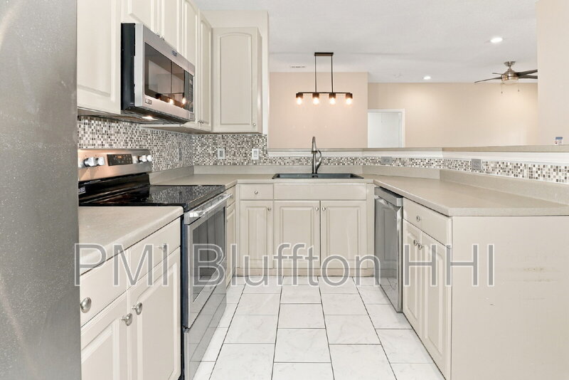 Bluffton Condo: 100 Kensington Blvd