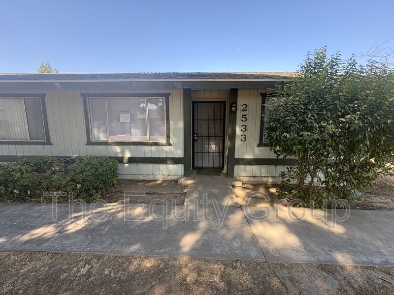 Visalia House: 2533 West Chestnut
