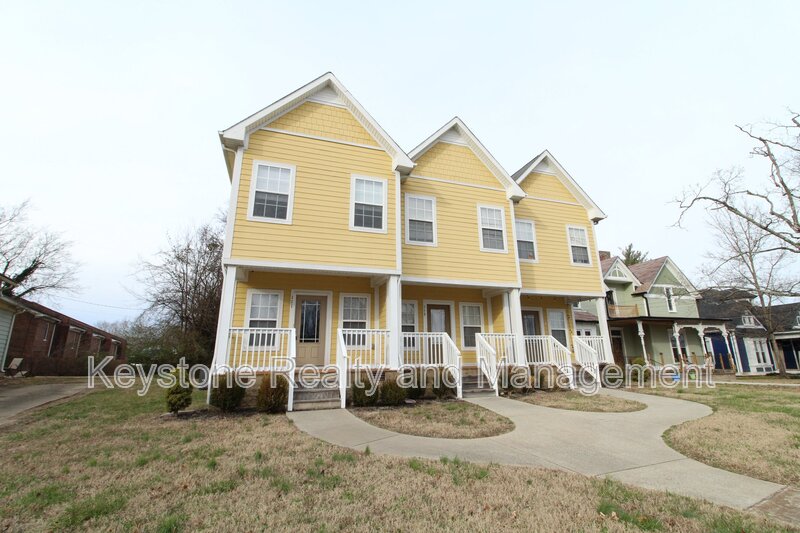 Clarksville Townhome: 111 Marion Street