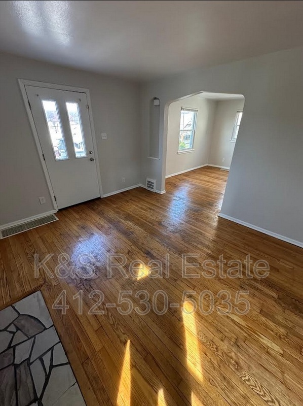 Glassport House: 308 Marie Street