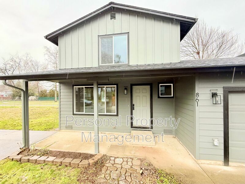 Washougal Townhome: 861 14th Street